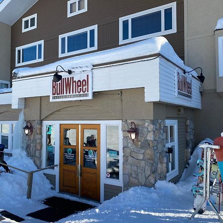 3 Bedroom 3 Bath Ski In Ski Out With Private Hot Tub Big White Ski Resort ภายนอก รูปภาพ