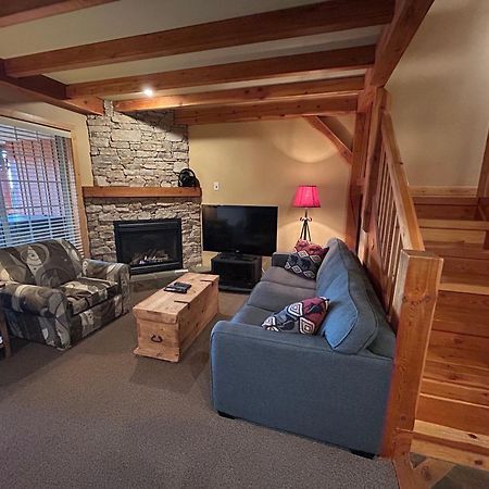 3 Bedroom 3 Bath Ski In Ski Out With Private Hot Tub Big White Ski Resort ภายนอก รูปภาพ