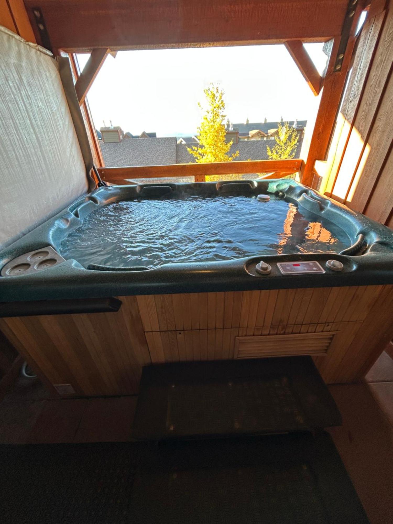 3 Bedroom 3 Bath Ski In Ski Out With Private Hot Tub Big White Ski Resort ภายนอก รูปภาพ