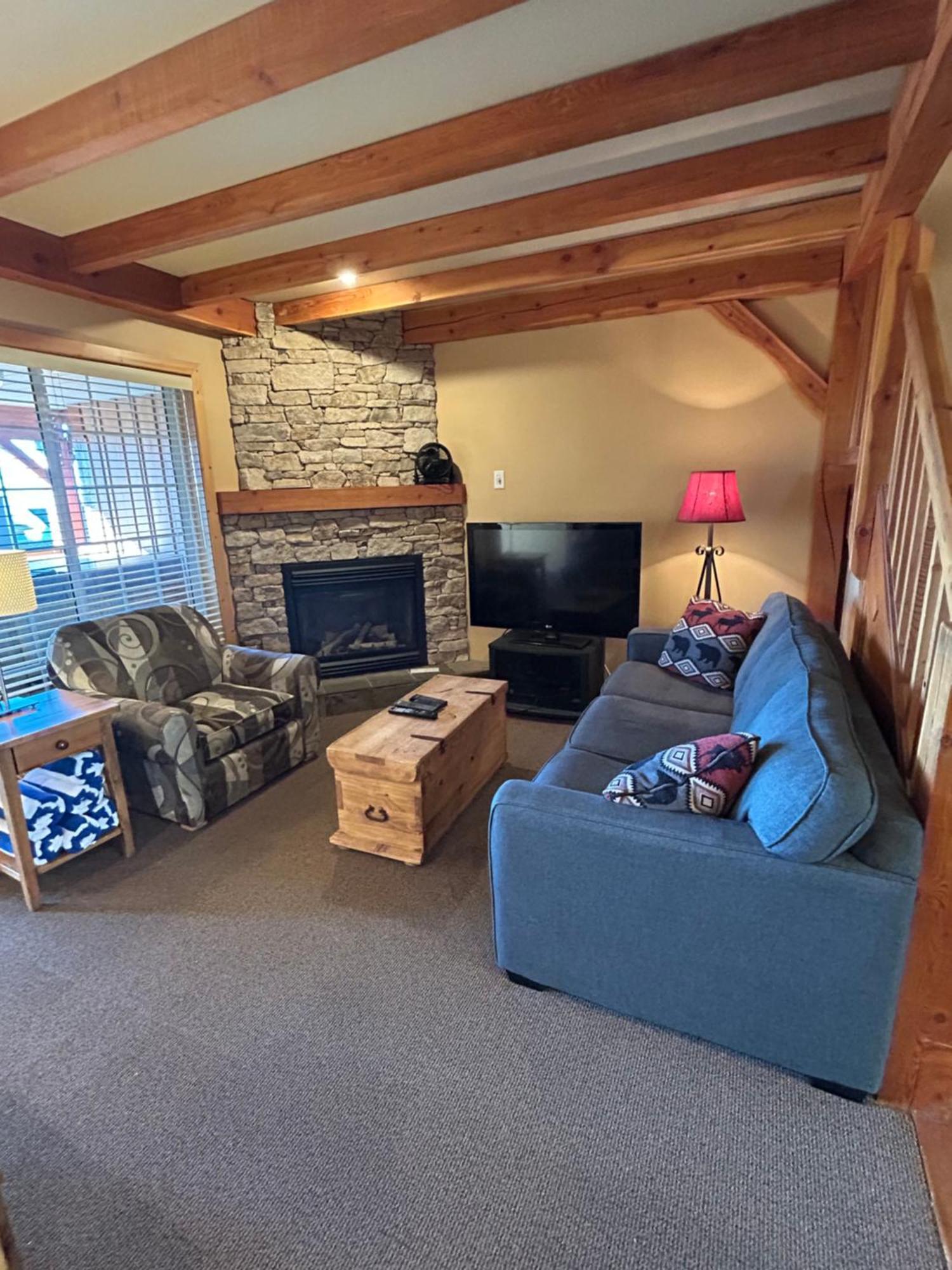 3 Bedroom 3 Bath Ski In Ski Out With Private Hot Tub Big White Ski Resort ภายนอก รูปภาพ