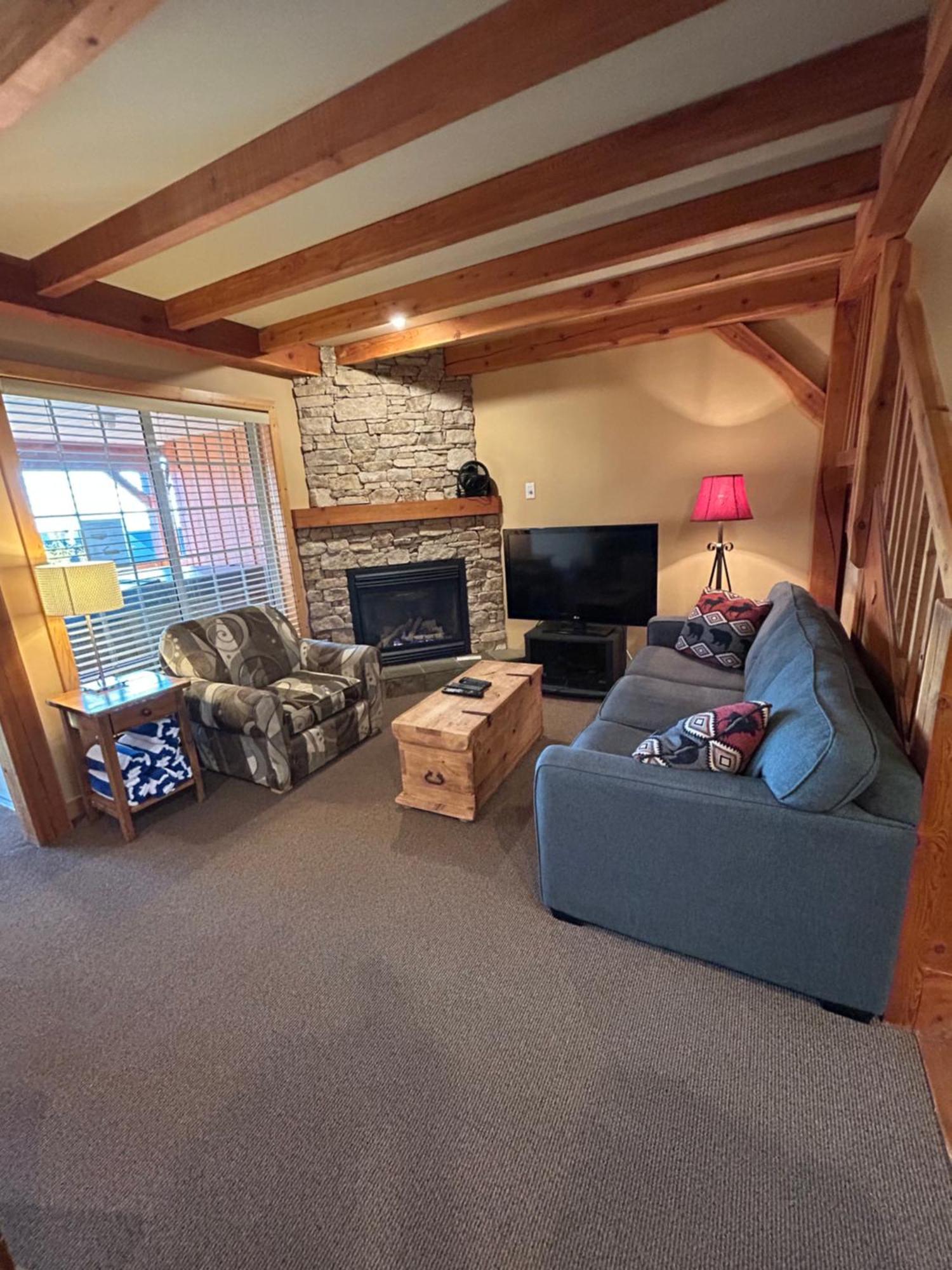 3 Bedroom 3 Bath Ski In Ski Out With Private Hot Tub Big White Ski Resort ภายนอก รูปภาพ