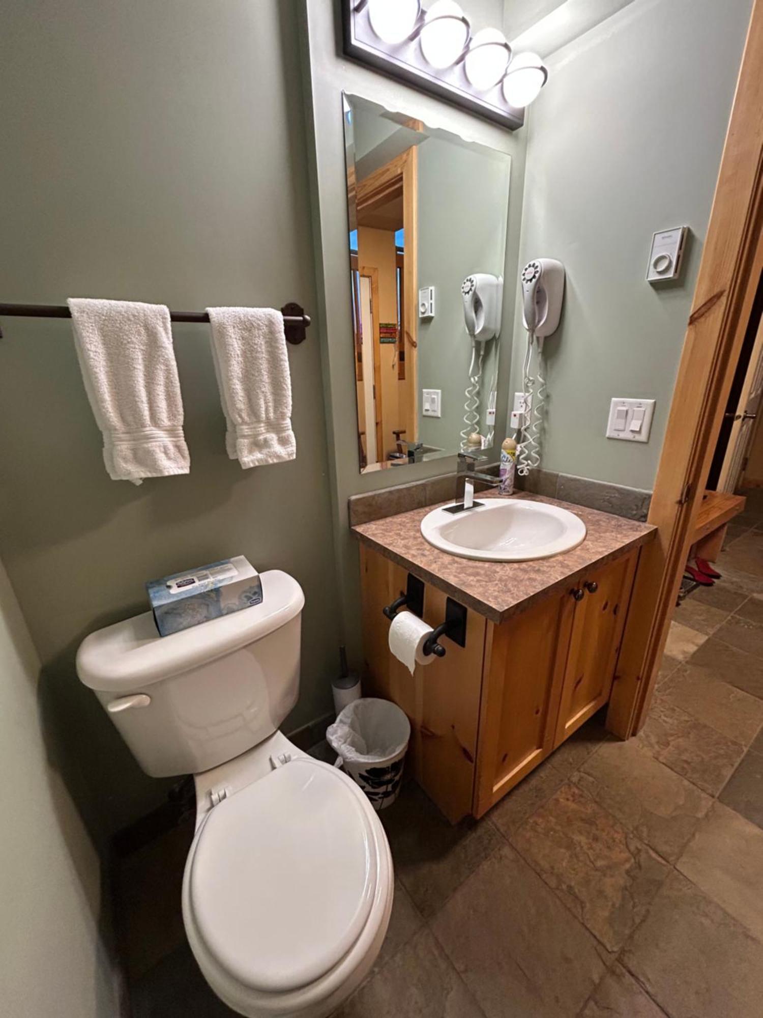 3 Bedroom 3 Bath Ski In Ski Out With Private Hot Tub Big White Ski Resort ภายนอก รูปภาพ