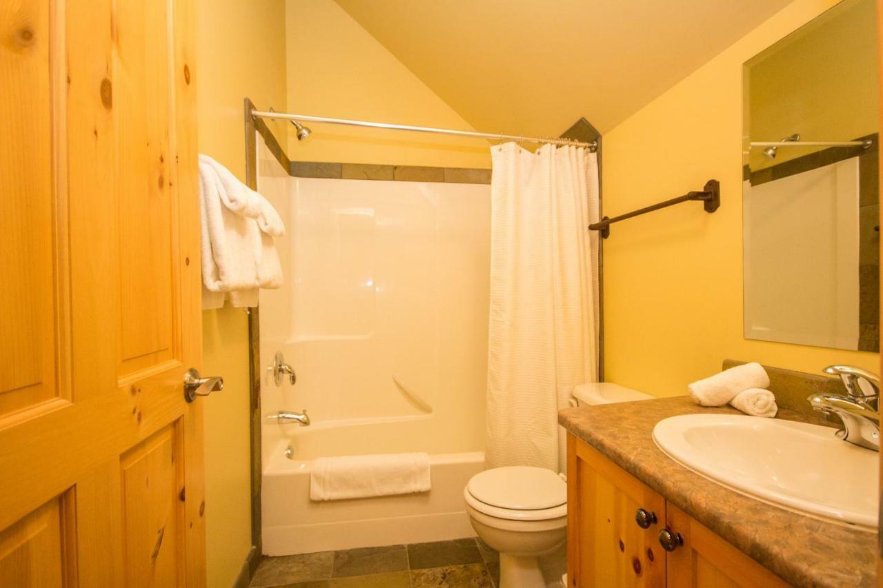 3 Bedroom 3 Bath Ski In Ski Out With Private Hot Tub Big White Ski Resort ภายนอก รูปภาพ