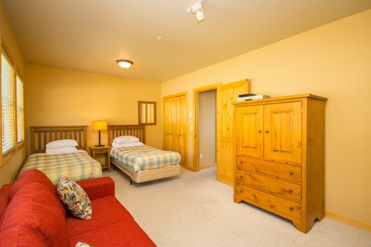 3 Bedroom 3 Bath Ski In Ski Out With Private Hot Tub Big White Ski Resort ภายนอก รูปภาพ