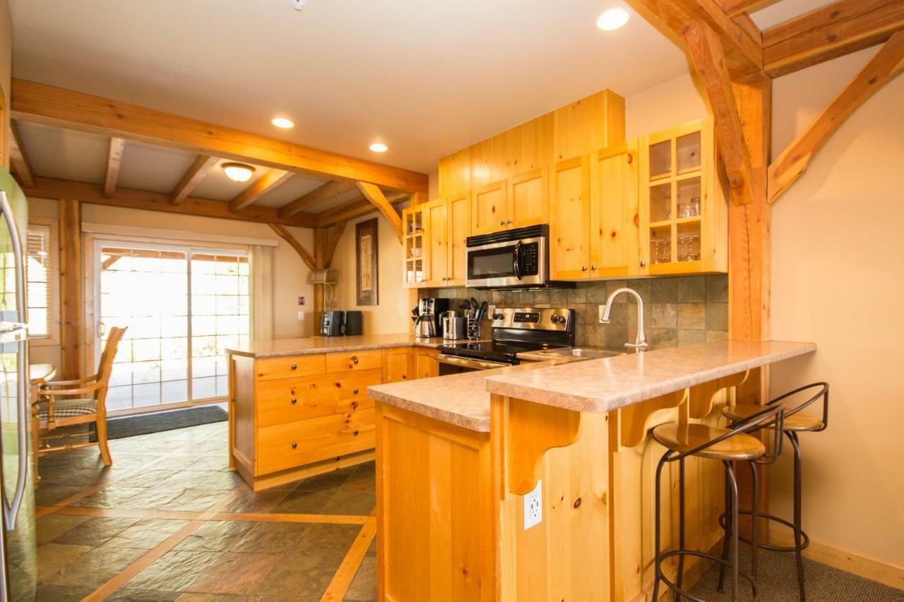 3 Bedroom 3 Bath Ski In Ski Out With Private Hot Tub Big White Ski Resort ภายนอก รูปภาพ